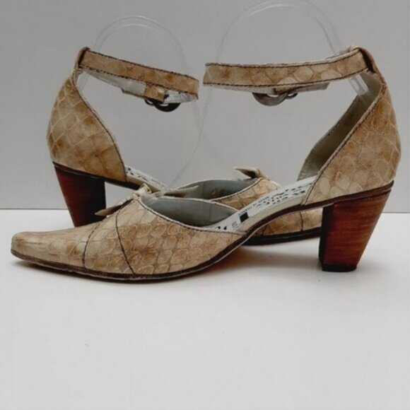 UN TOUR EN VILLE Snake Pattern Beige Pointy Toe Heels Leather Shoes Sz 7.5 - 8 - Picture 12 of 16